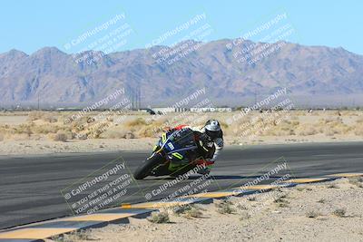 media/Jan-10-2025-CVMA Friday Practice (Fri) [[489e0da257]]/Group 4 and Trackday/Session 2 (Turn 4 Inside)/